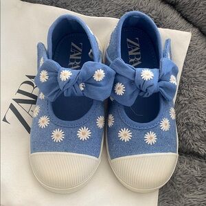 Zara NEW Kids Blue Daisy Sneakers